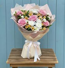 Букет цветов из:  Гвоздики, Орхидеи и Розы в Донское Калининградской области