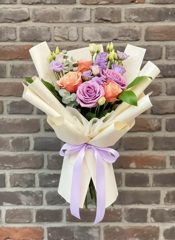 Букет цветов из: Лизиантусы и Розы в Донское Калининградской области