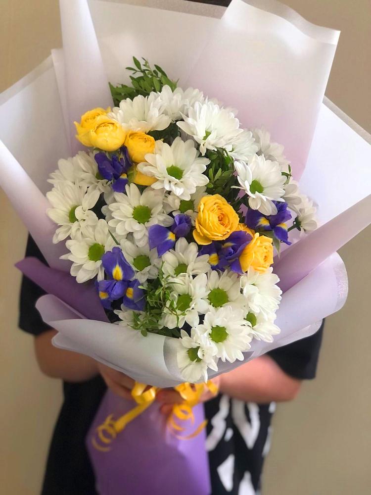 Букет цветов из: Ирисы, Хризантемы и Розы в Донское Калининградской области