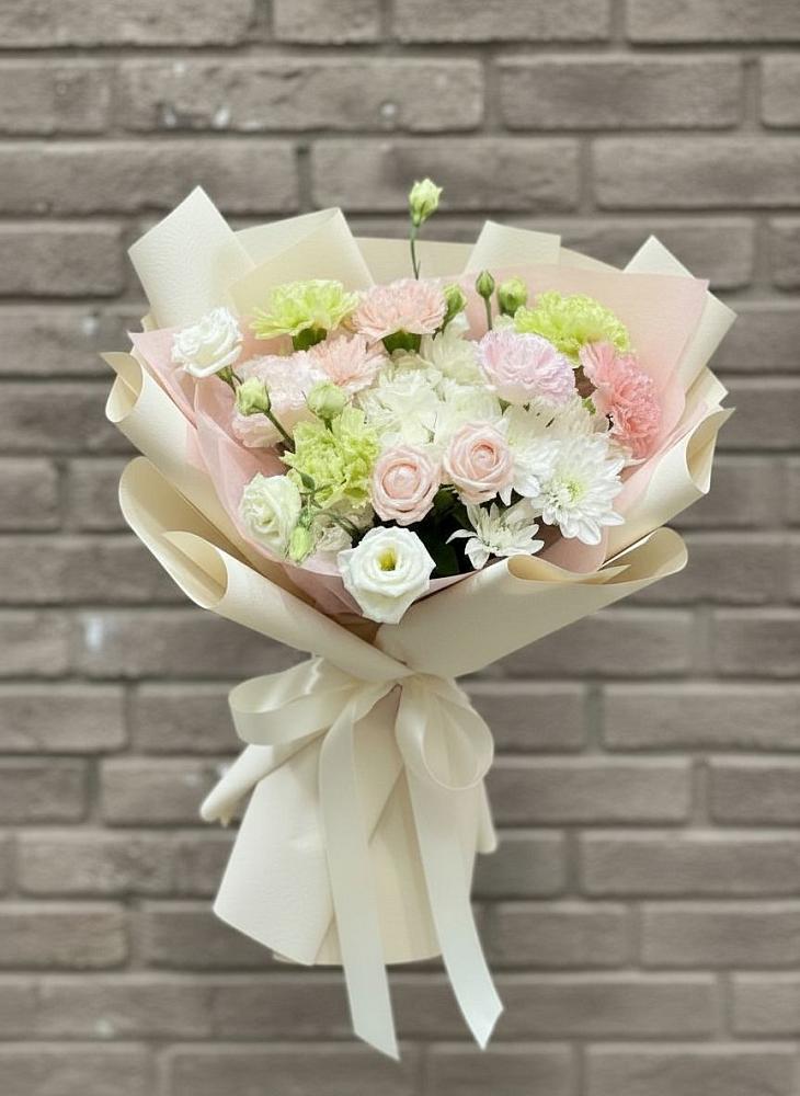 Букет цветов из: Гвоздики, Розы, Лизиантусы и Хризантемы в Донское Калининградской области