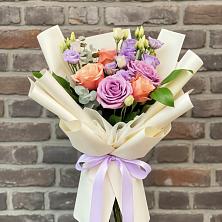 Букет цветов из:  Лизиантусы и Розы в Донское Калининградской области